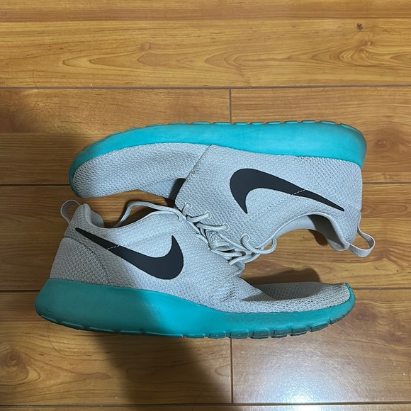 Nike Roshe Run Calypso size 8 - Picture 2 of 4